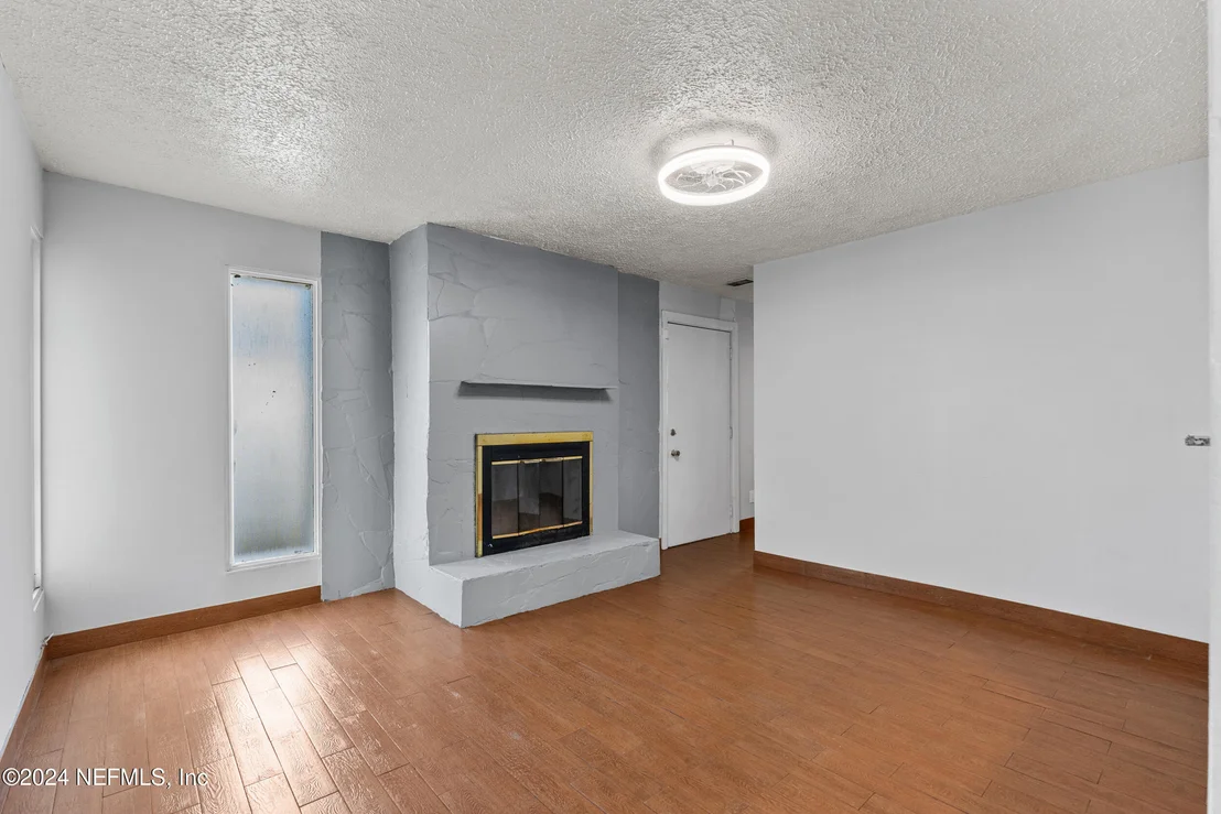 Photo of 1736 LOUVRE Drive