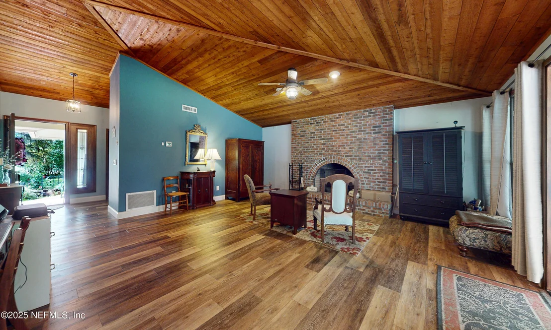 Photo of 2860 RAVINES Road