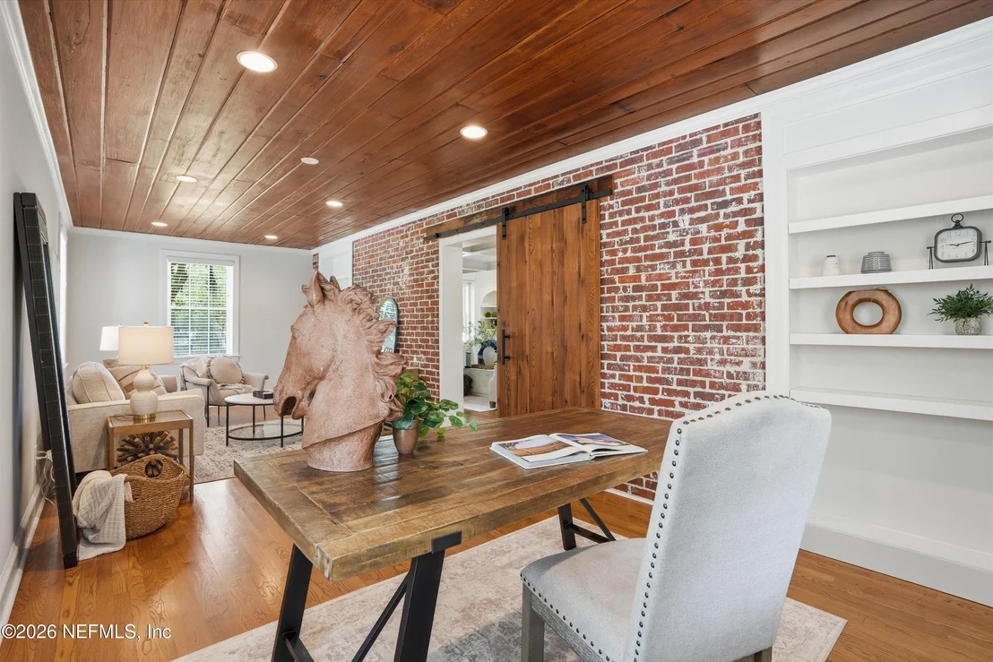 Photo of 1052 HOLLY Lane