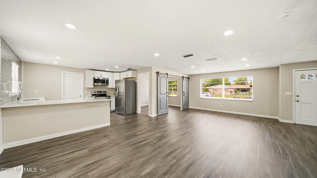 Photo of 586 MADEIRA Drive