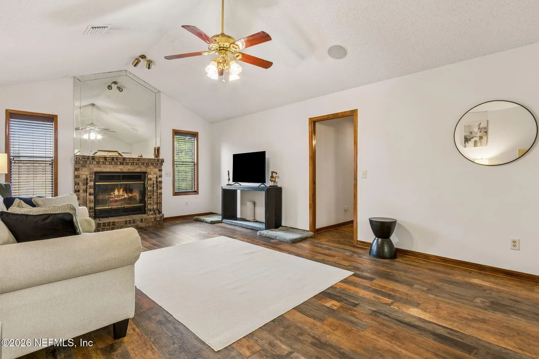 Photo of 794 CAMERON Drive
