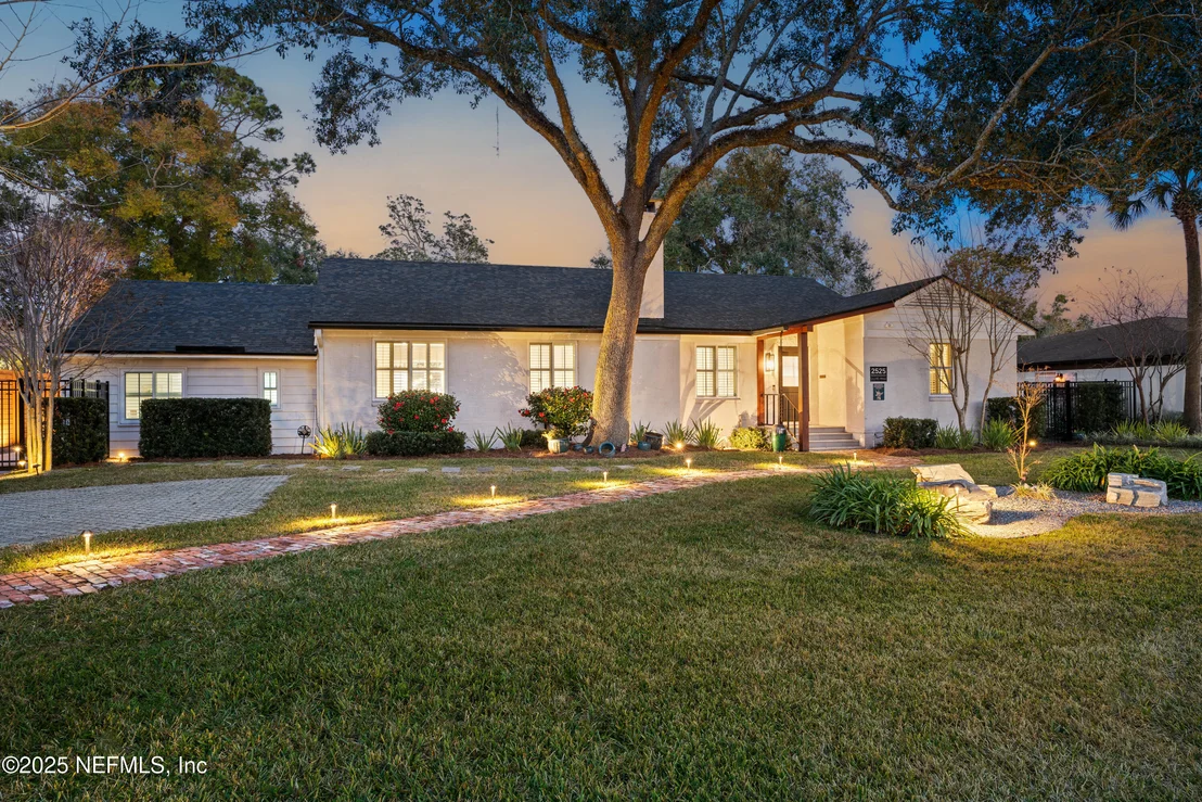 Photo of 2525 LAUREL Road