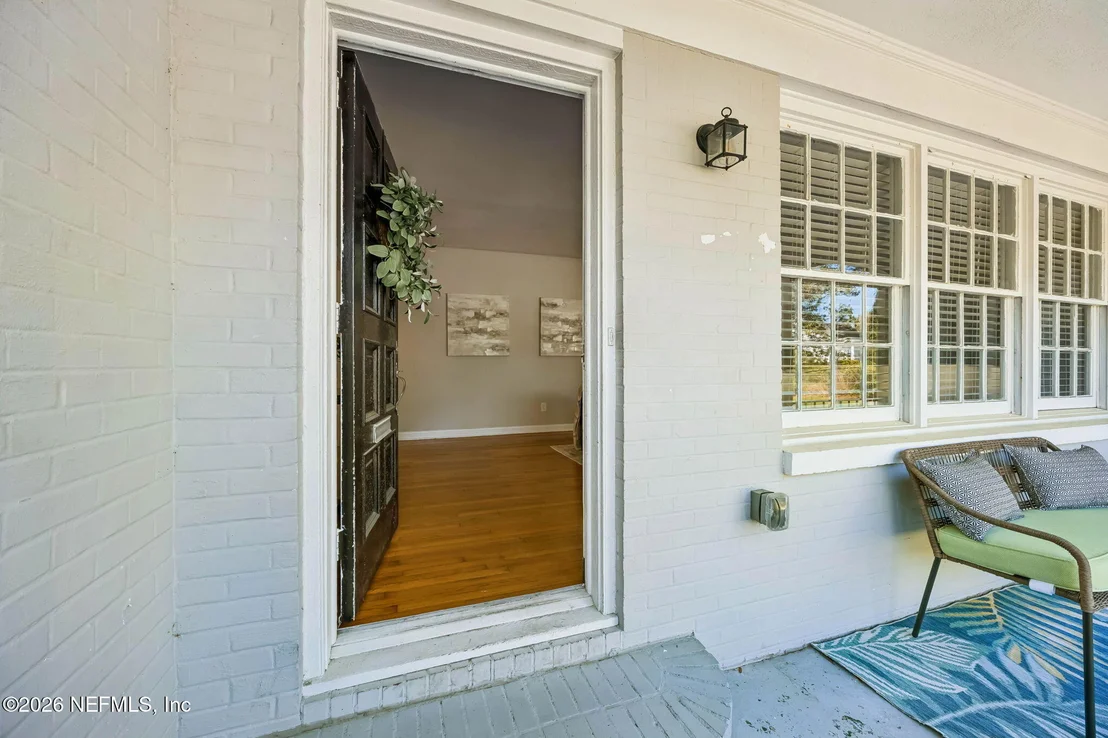 Photo of 4844 ALGONQUIN Avenue