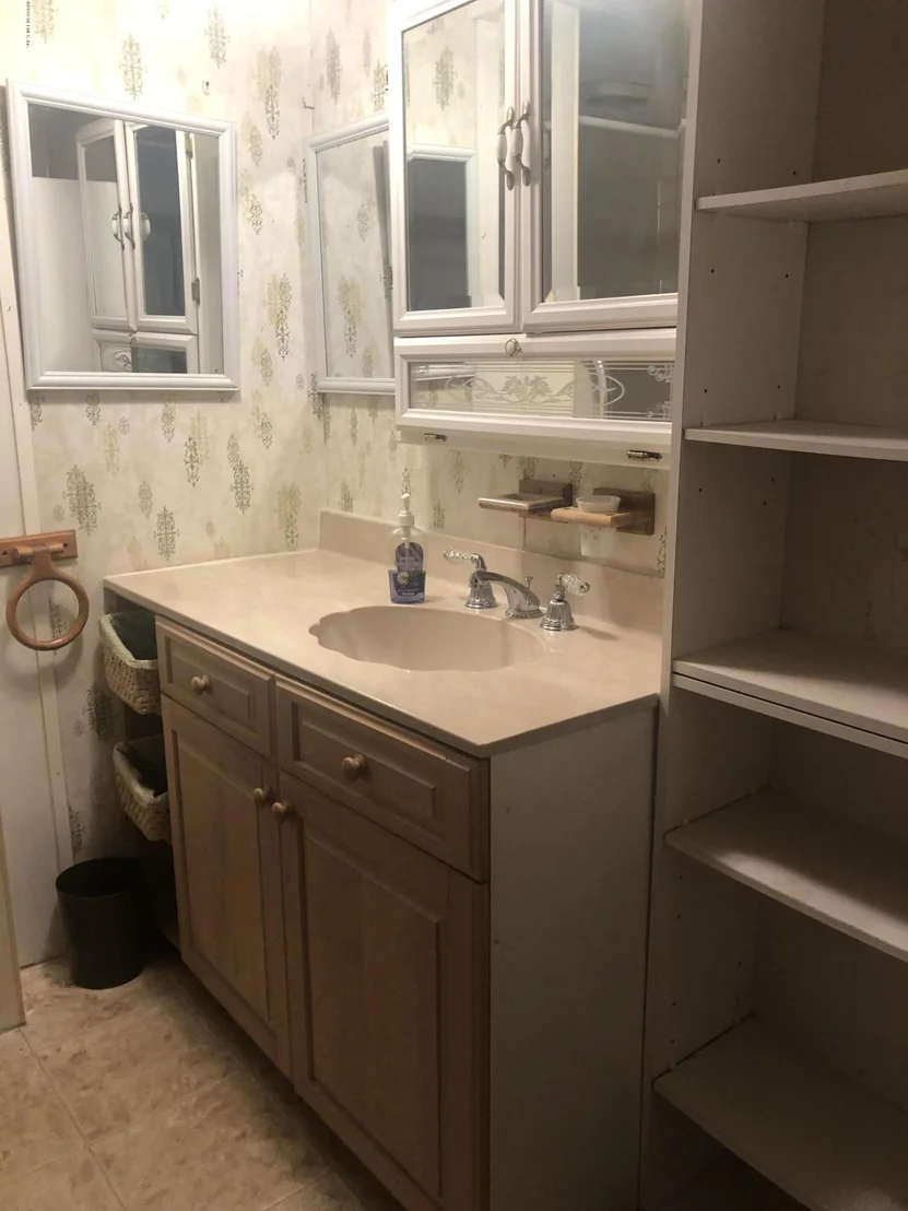 Photo of 610 COLLEY Road