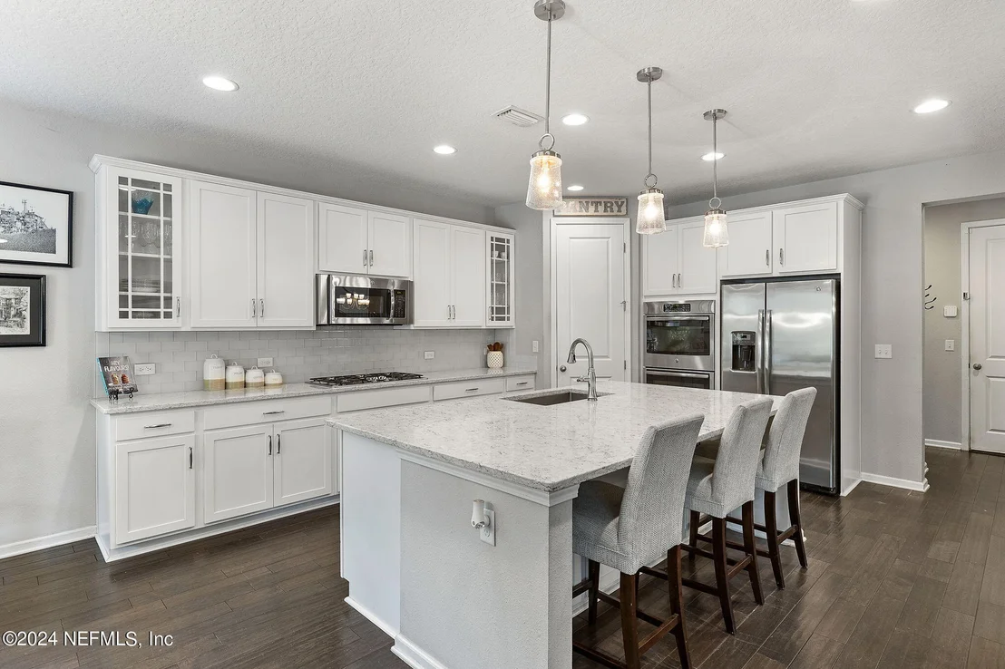 Photo of 387 PALISADE Drive