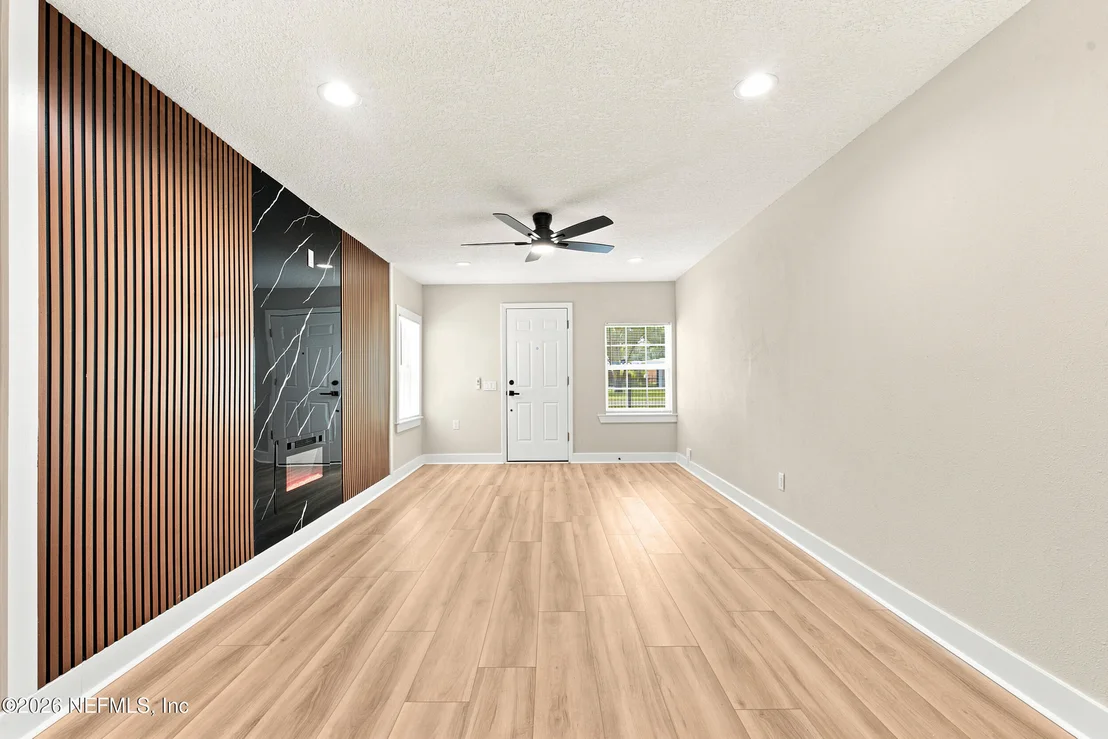 Photo of 5331 N NORTH RIVER Road