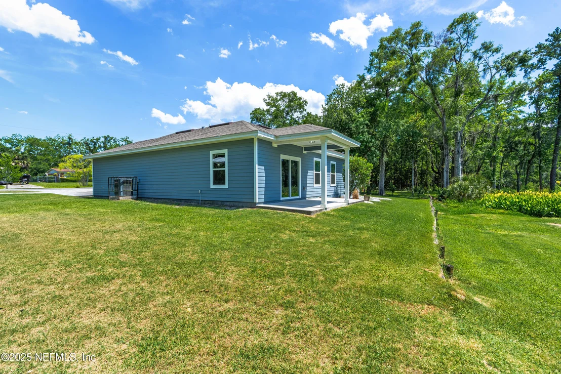 Photo of 9706 SIBBALD Road