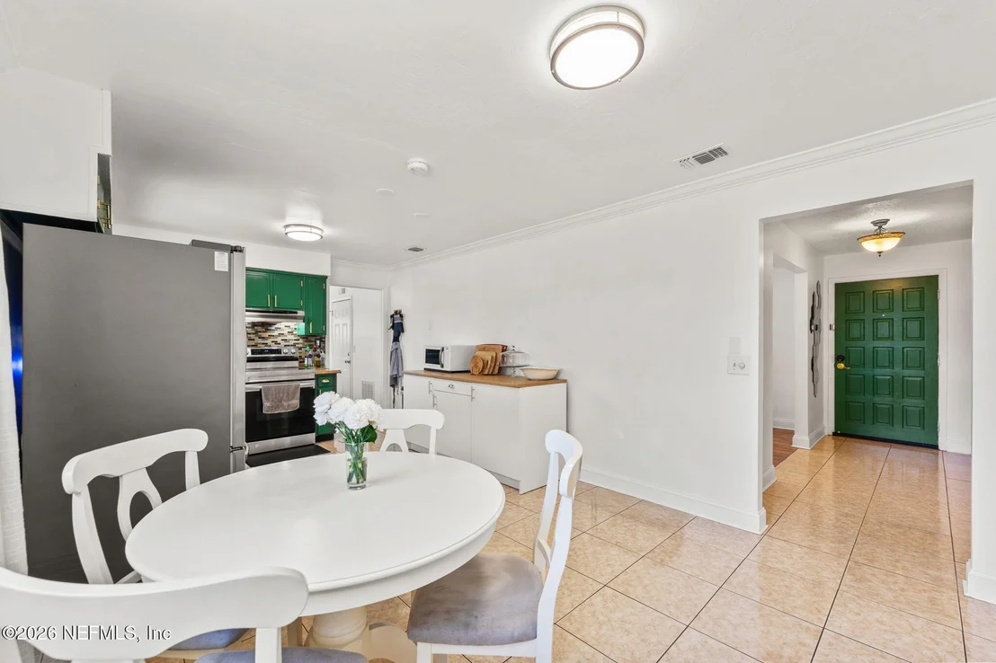 Photo of 1661 BARTLETT Avenue