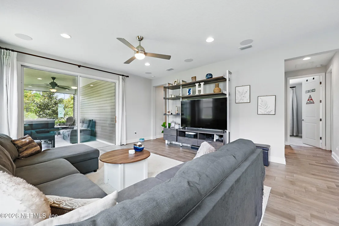 Photo of 1124 PERSIMMON Drive