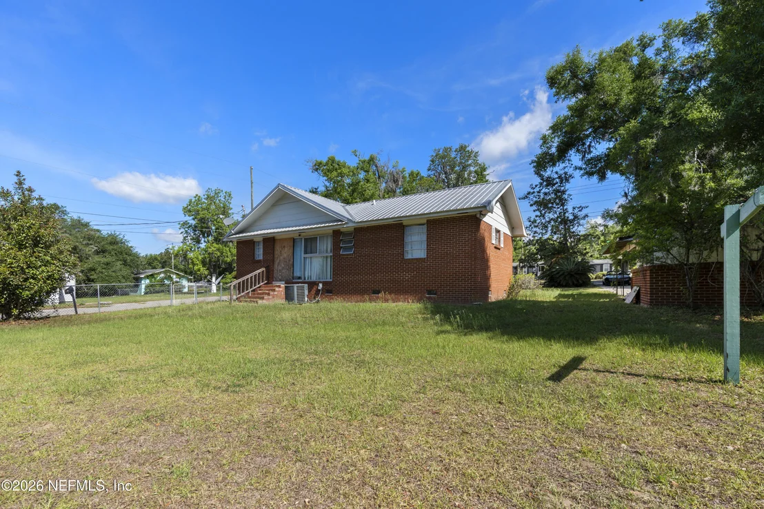Photo of 646 SE OLD COUNTY CAMP Road
