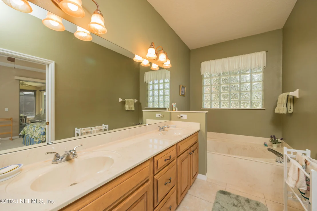Photo of 844 CRESTWOOD Drive