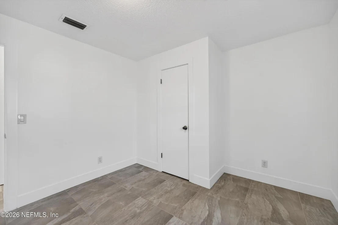 Photo of 217 CARVER Street W