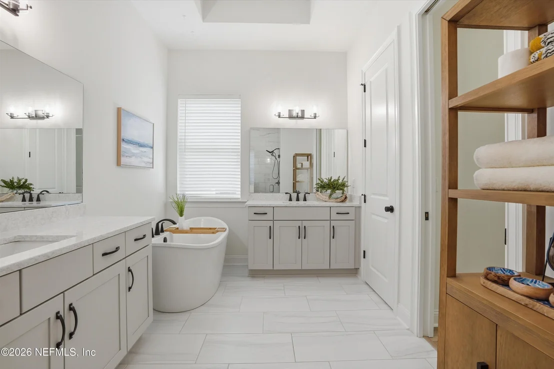 Photo of 658 PALM CREST Drive