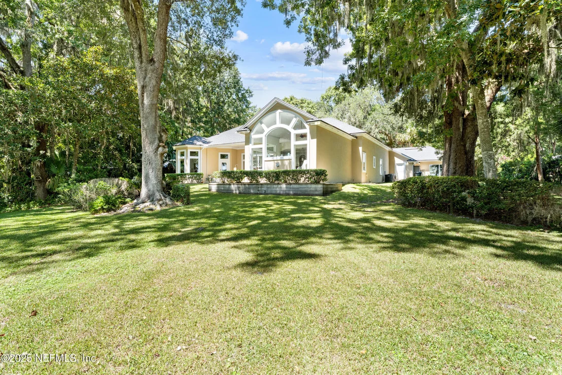 Photo of 686 FREDERIC Drive