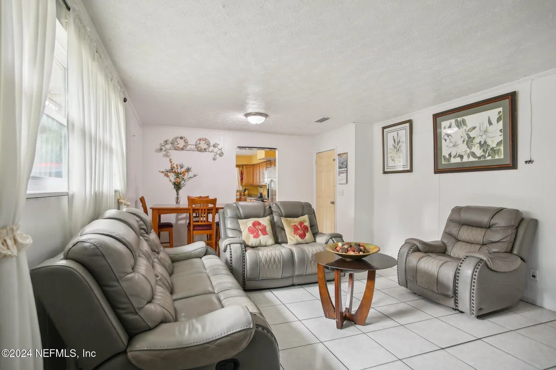 Photo of 5816 MONCRIEF Road