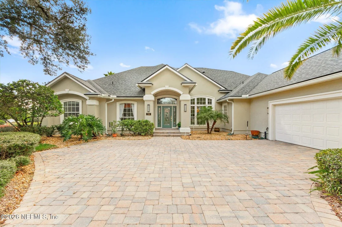 Photo of 700 PINECREST ISLE Court