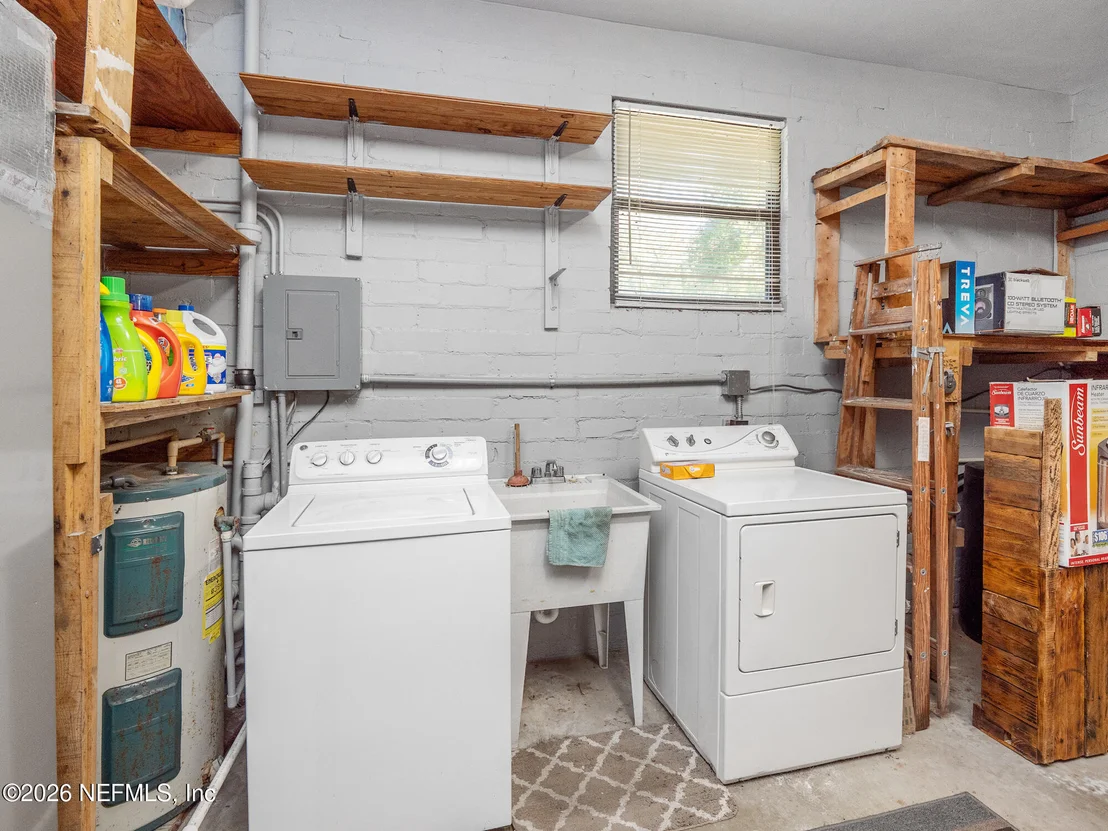 Photo of 5911 HYDE PARK Circle