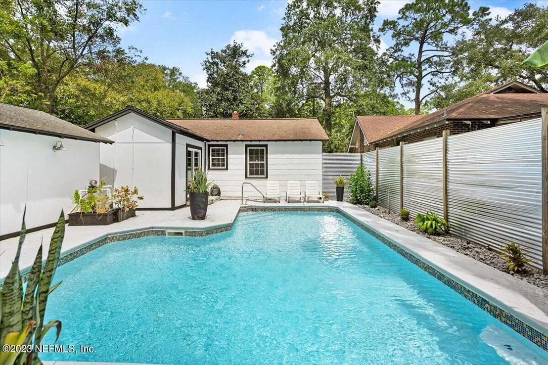 Photo of 4632 CRESCENT Street