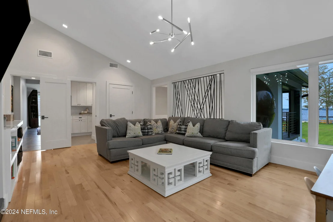 Photo of 3647 WESTOVER Road