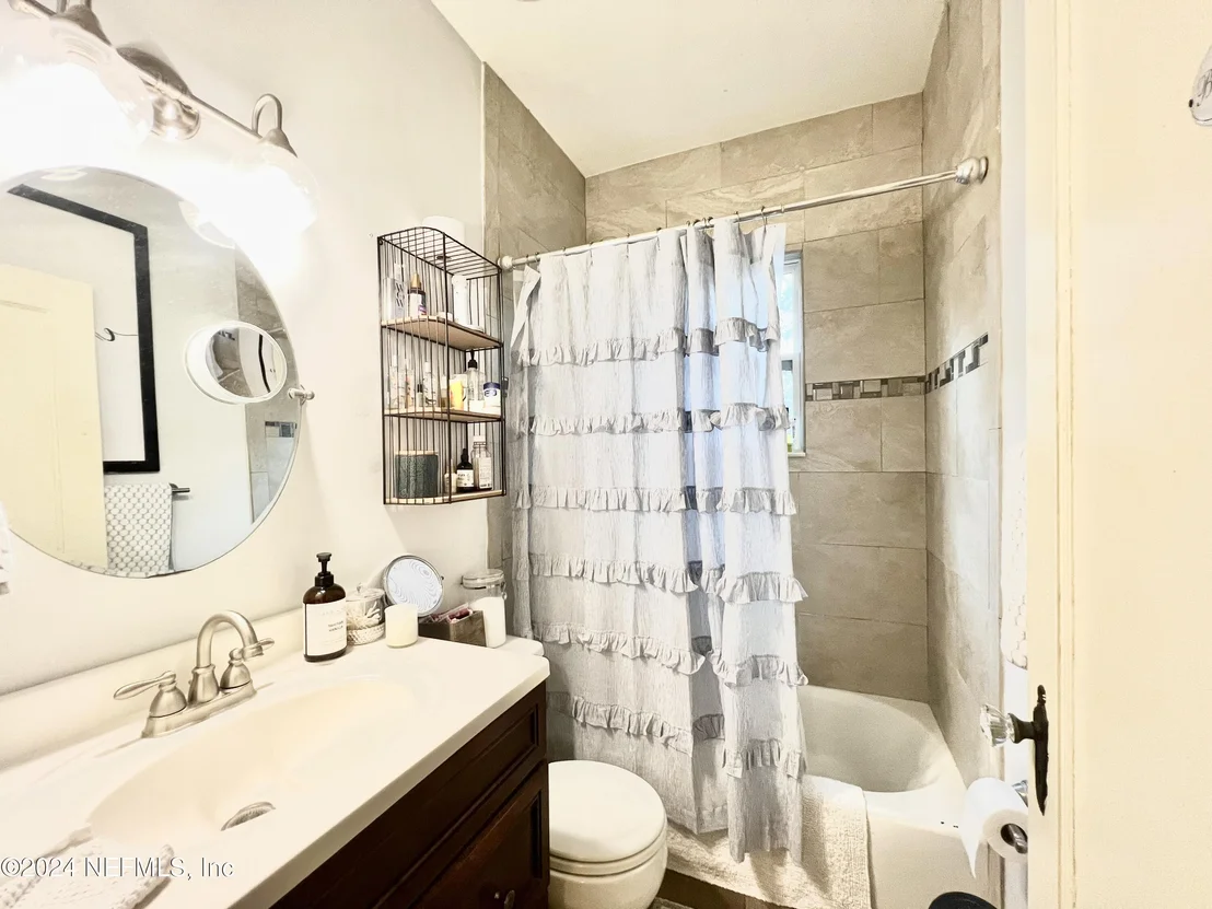 Photo of 4557 RAMONA Boulevard