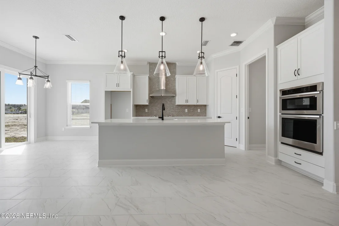 Photo of 810 OAKLAWN Court