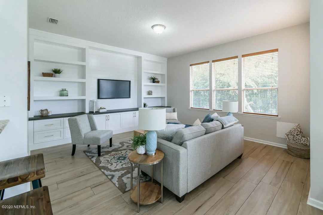 Photo of 228 HOLLAND Drive