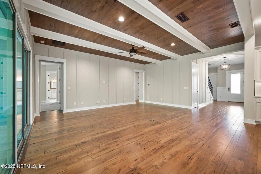 Photo of 305 SEAHILL Drive