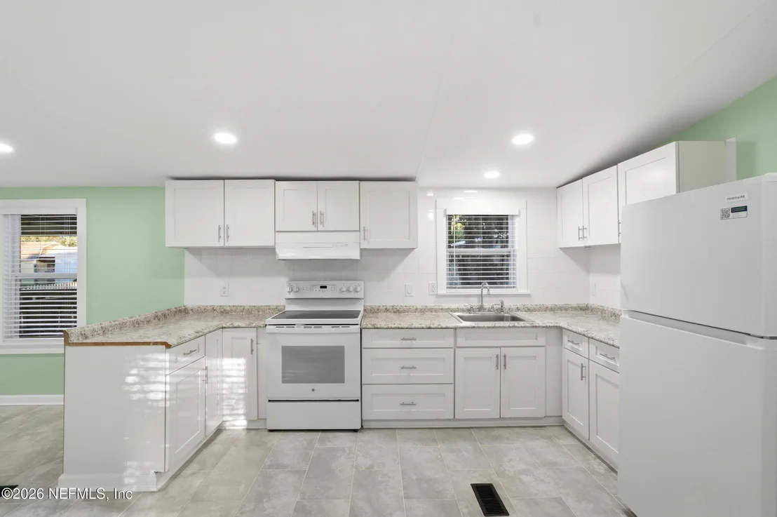 Photo of 10100 MERCURY Drive