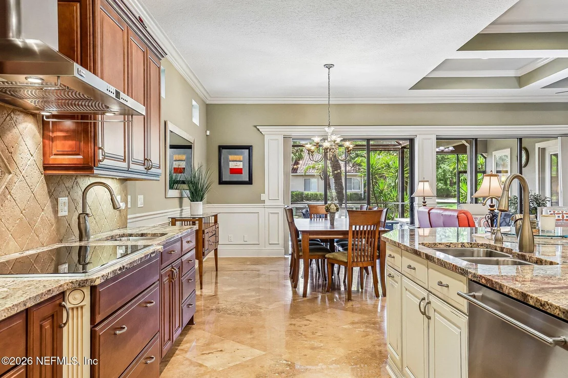 Photo of 4002 LA VISTA Circle