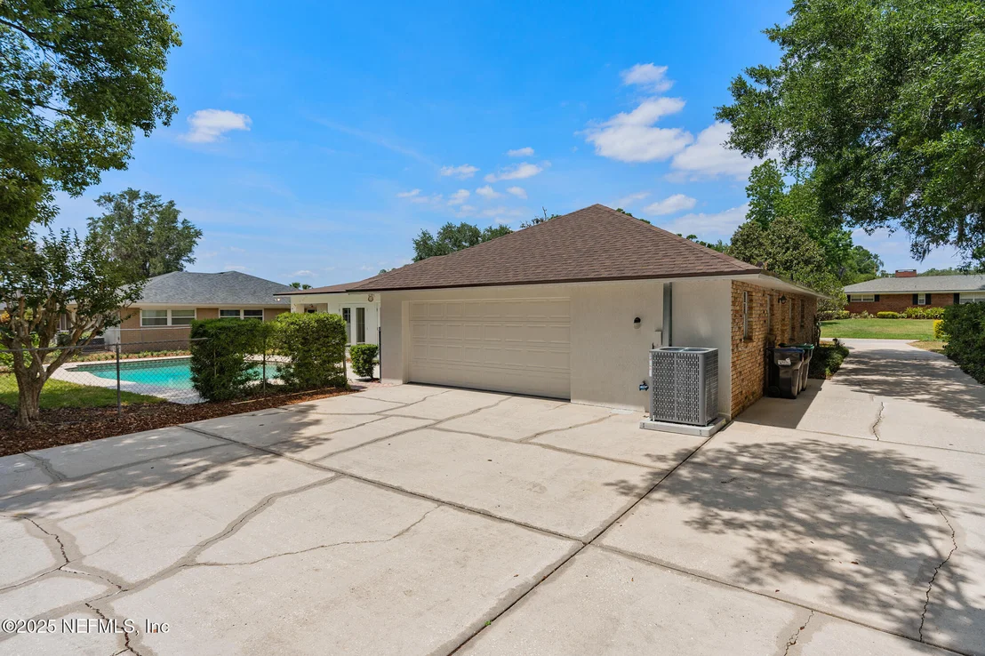 Photo of Unit 0 at 1228 OLD MILL Road