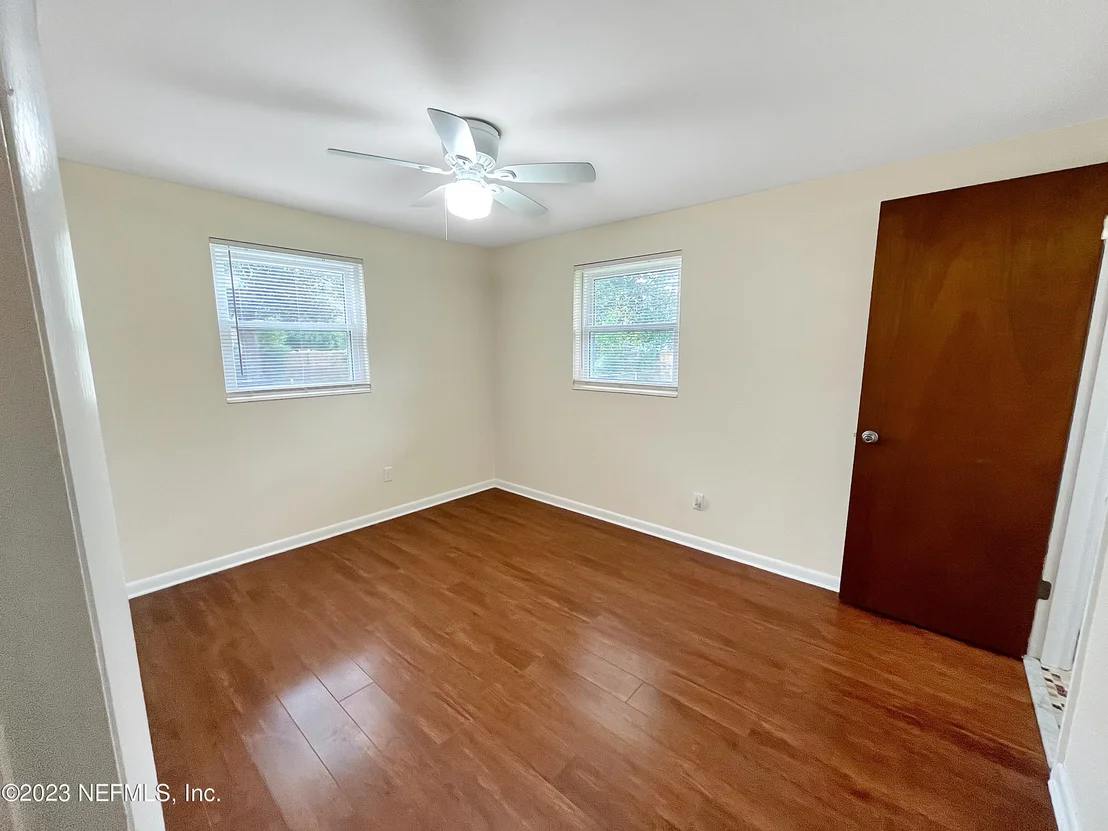 Photo of 451 CLERMONT Drive W