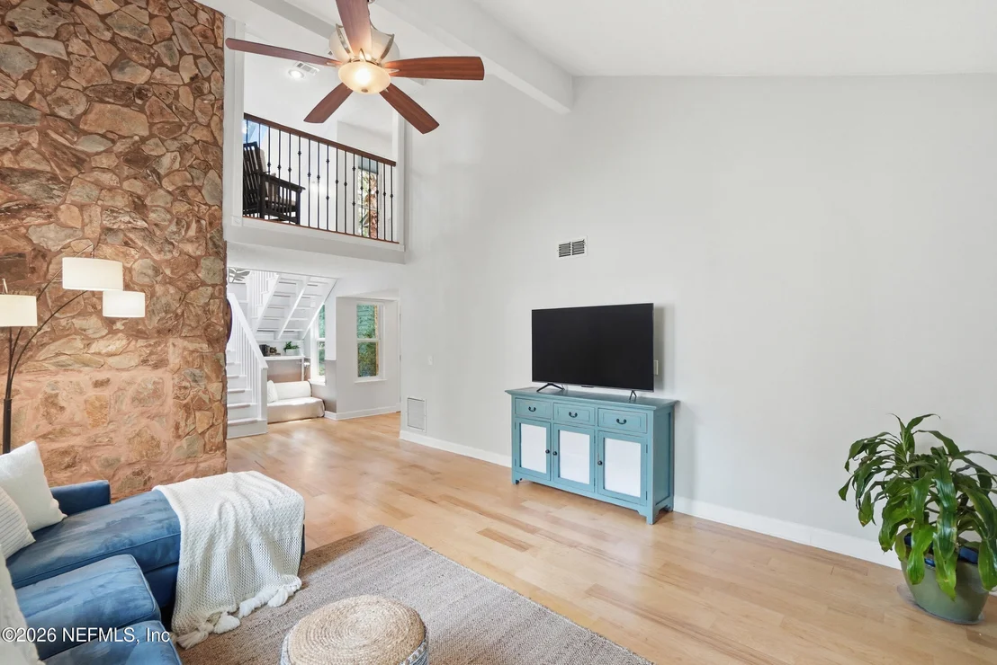Photo of 1852 HICKORY Lane