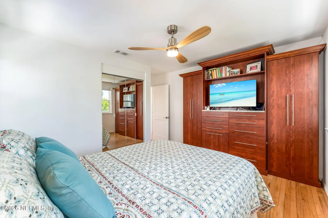 Photo of 1242 BEACH Avenue