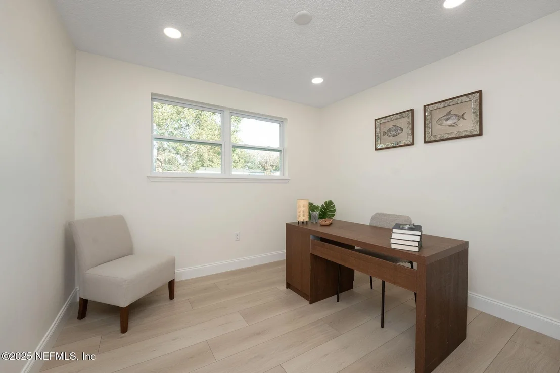 Photo of 423 ROYAL PALMS Drive