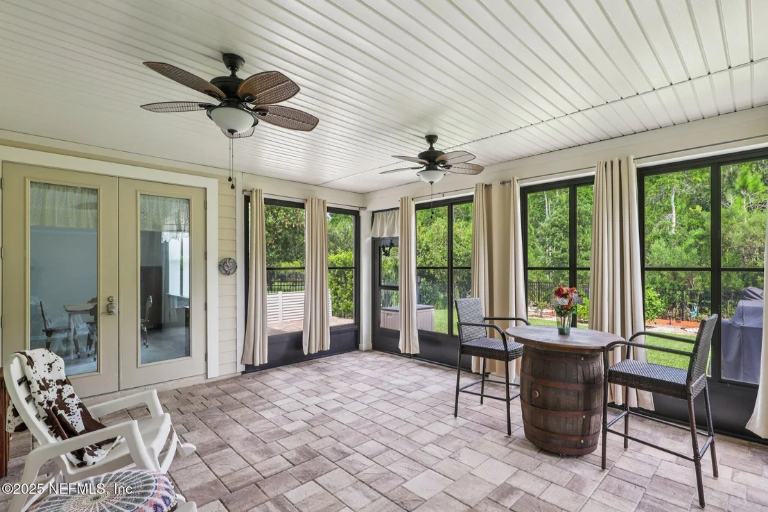 Photo of 261 PALISADE Drive