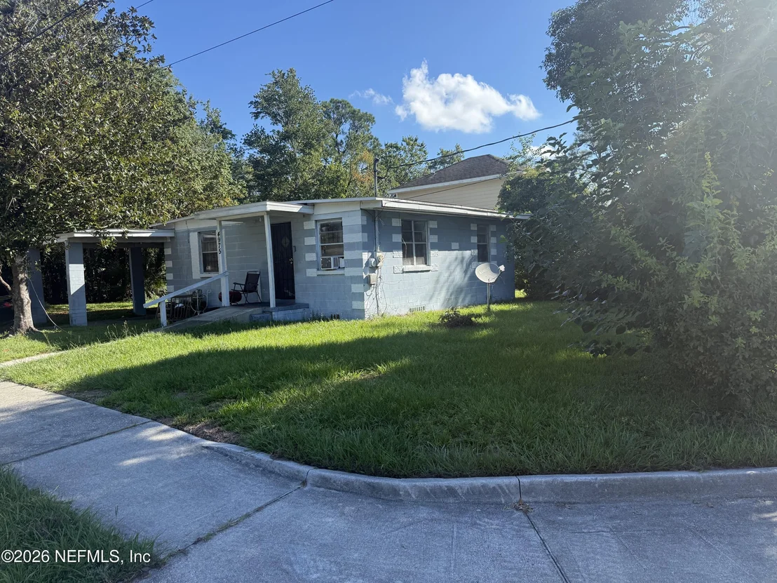 Photo of 4975 PARIS Avenue