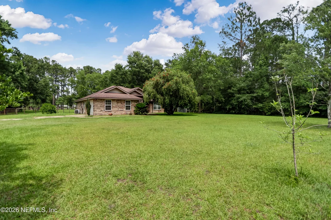 Photo of 44629 WOODLAND Circle