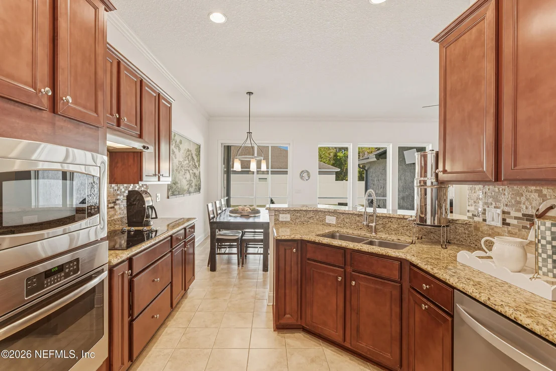 Photo of 2104 BLUFF VIEW Road