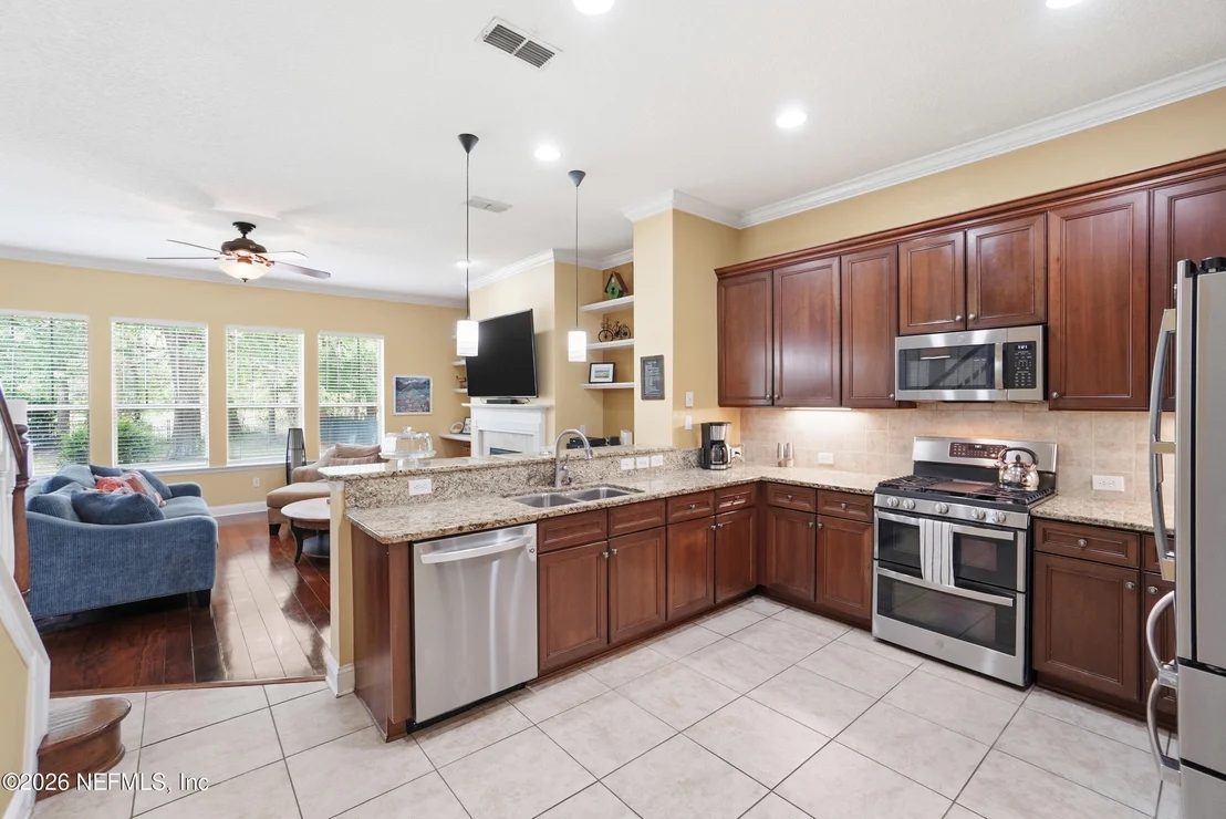 Photo of 907 BROOKHAVEN Drive
