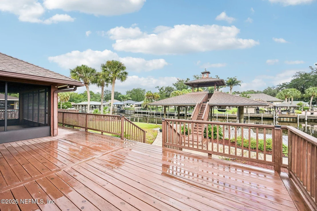 Photo of 331 OAK Drive S