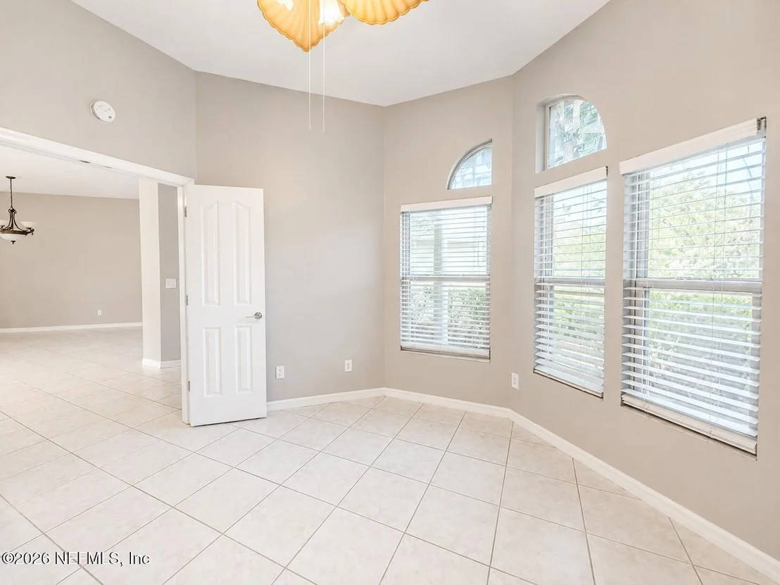 Photo of 3345 KINGS Road S
