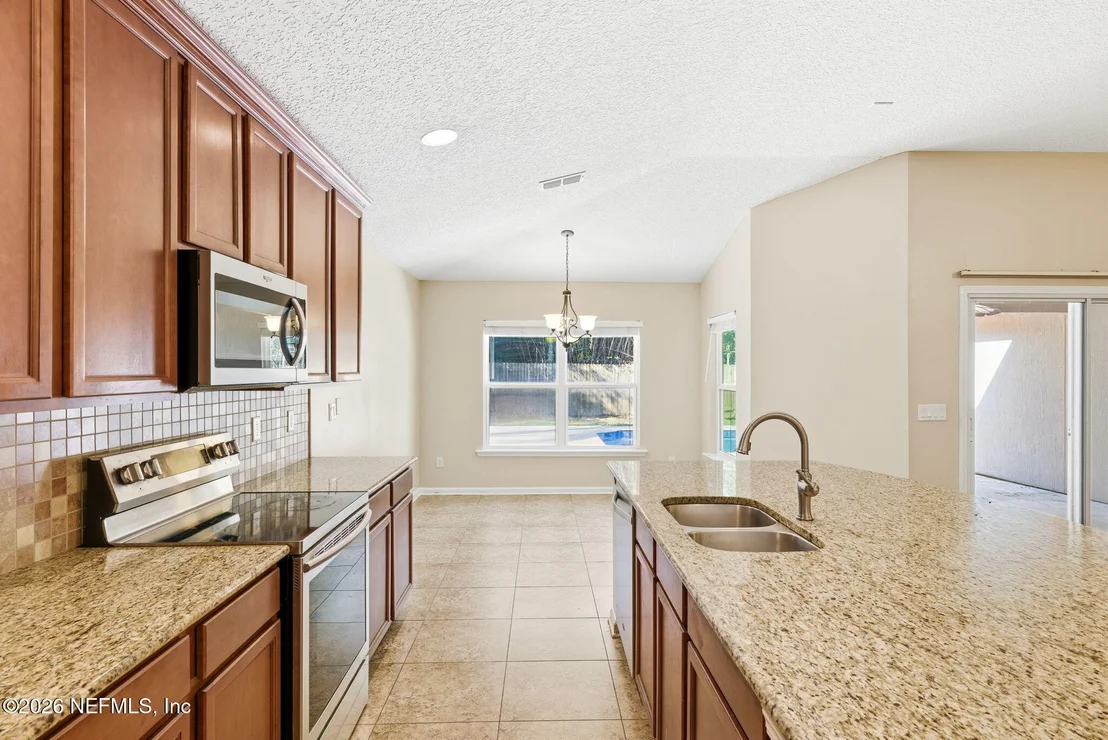 Photo of 880 CLAY Street