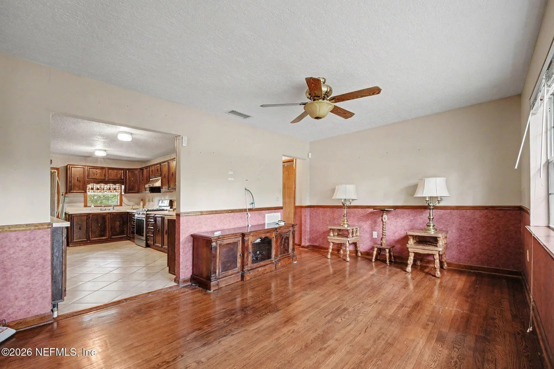 Photo of 118 FIELDS Avenue