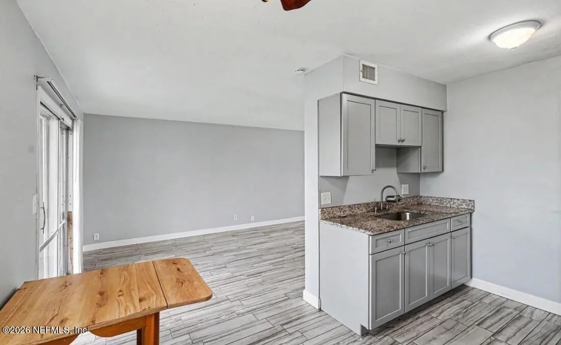 Photo of Unit 1C at 22 COMARES Avenue