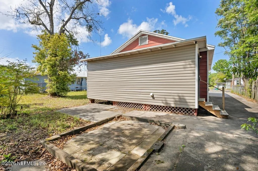 Photo of 2550 SUMMIT Street