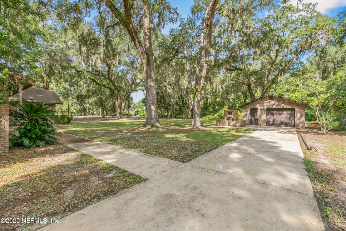 Photo of 1885 RIVER OAKS Drive