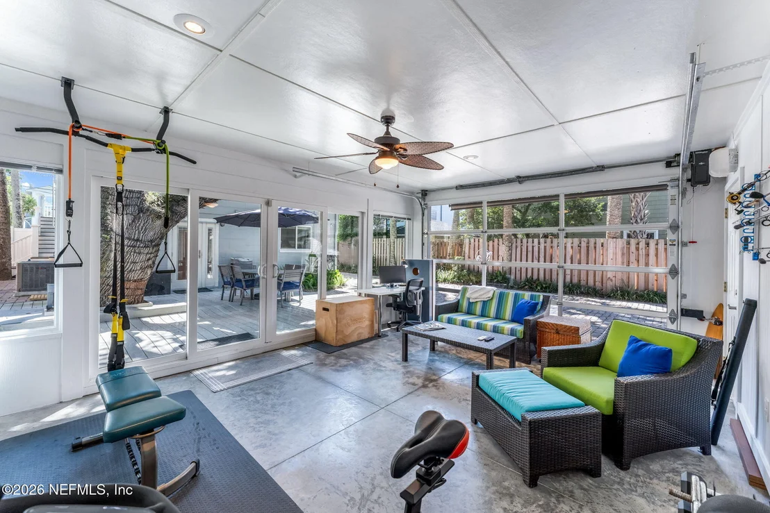 Photo of 1242 BEACH Avenue