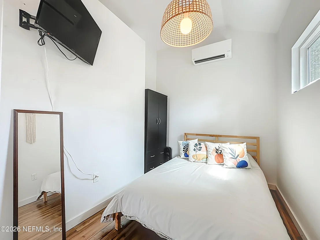 Photo of 18 SOLANO Avenue