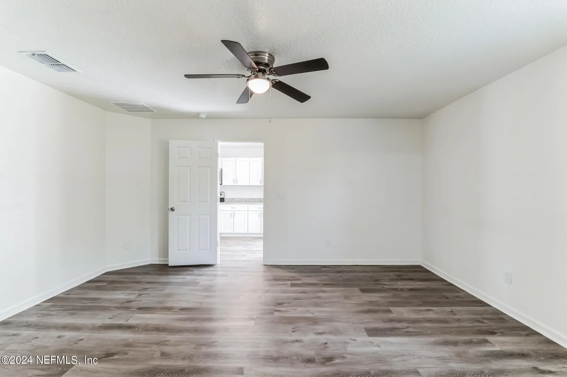 Photo of 908 W 9TH Street