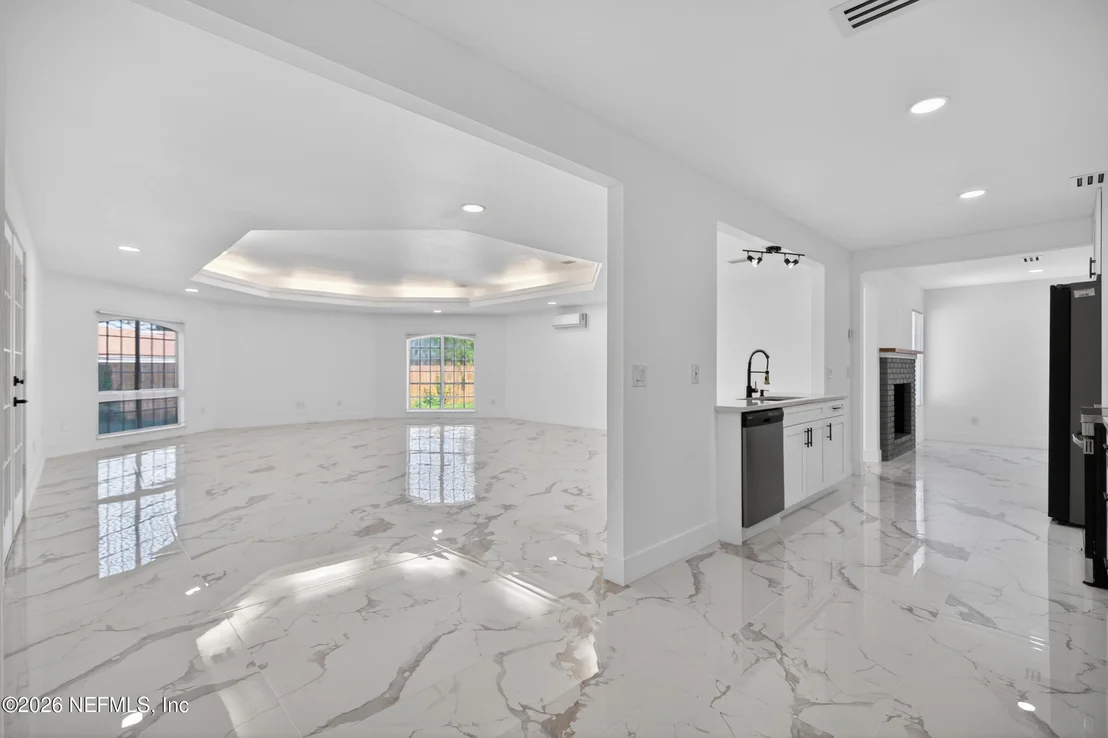 Photo of 1407 GRANDVIEW Drive